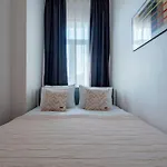 High-Ceiling Three-Bedroom Central Apartment