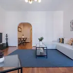High-Ceiling Three-Bedroom Central Apartment