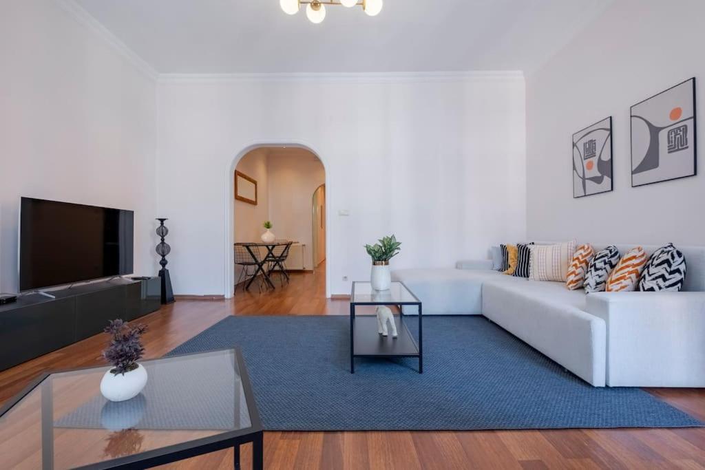 High-ceiling Three-bedroom *