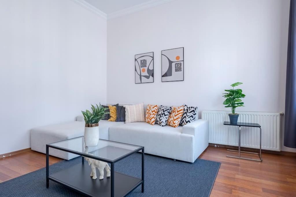 High-ceiling Three-bedroom Appartamento